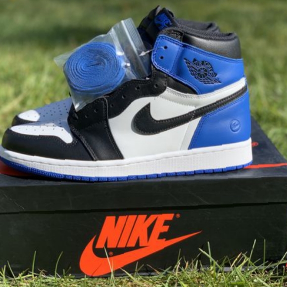 Nike shoe - Picture 2 of 3